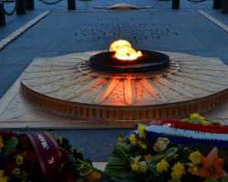 It also has an eternal flame which is dedicated to John Kennedy after his assassination in 1963.